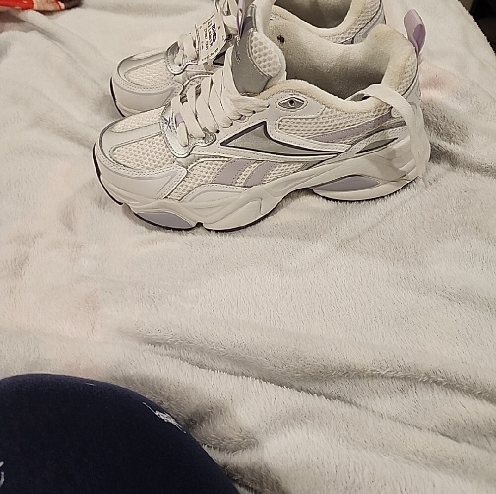 Women’s White and Silver CHARGE Athletic Sneakers - Brand REEBOK - Chunky Sz 8 - Picture 5 of 6